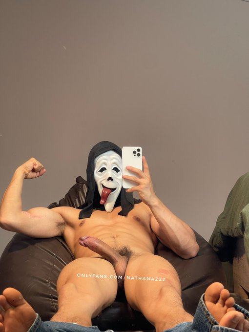 Boo 🍆👻 https://t.co/tlK1lDQHlm