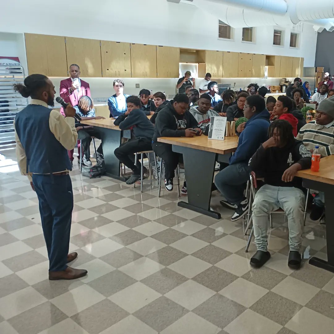 carverpbsa's tweet photo. Carver STEAM hosted our 1st Annual Measure of a Man conference where we created safe spaces for our young men to learn &amp; share about topics of importance to them!  This was a phenomenal event!  @PBS_Atlanta @apsupdate @anonthegriot @nhenryEDU @NikkitaDW https://t.co/PBMGyaYML0