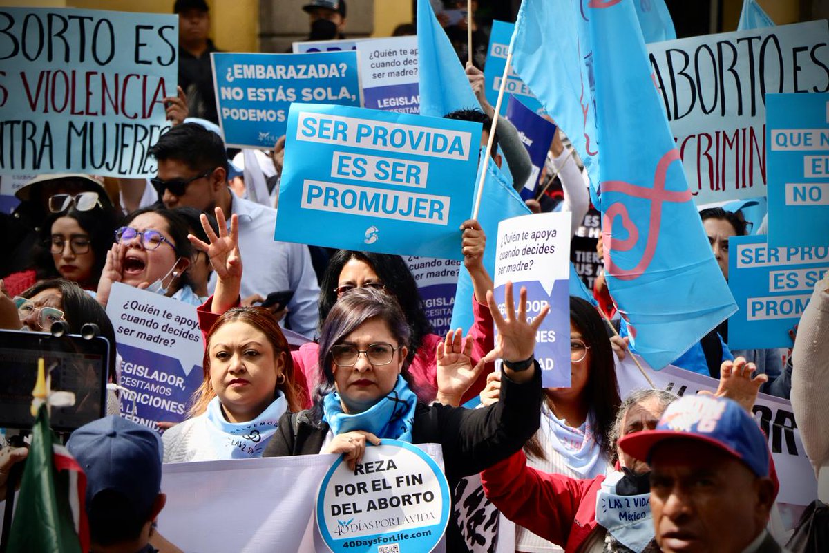Hoy recibimos en el Congreso más de 30 mil firmas a favor de la vida y en contra de la iniciativa para legalizar el aborto hasta el mes 9.

La vida es el derecho fundamental y protegerla es nuestro deber más alto.

#MexicoEsProvida 💙