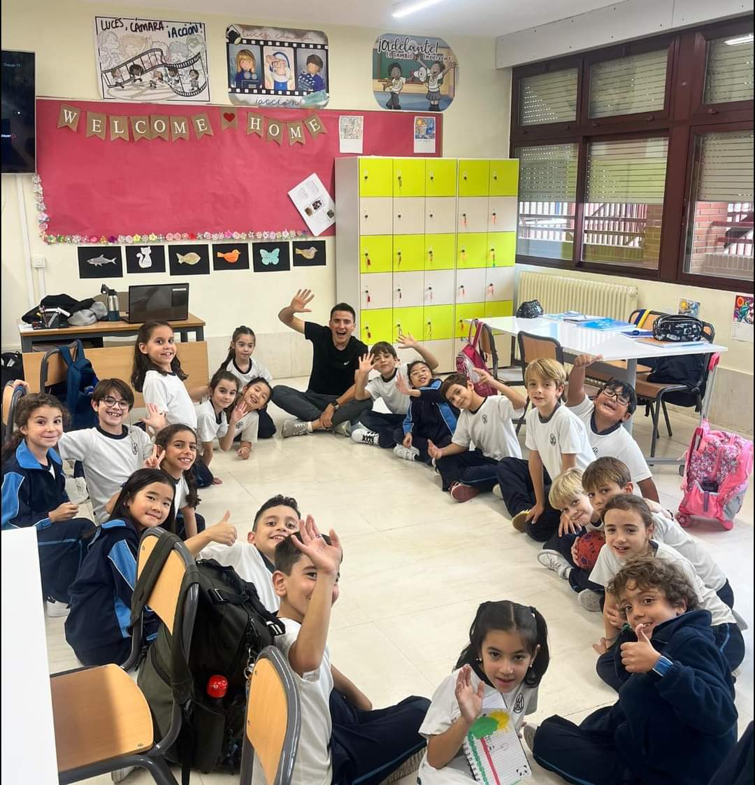 princesaconcep's tweet photo. 🤗 Un miércoles cualquiera en este cole es…

✅ Activo
✅ Interesante
✅ Entrañable
✅ Divertido
✅ Entretenido
✅ Productivo

¡Nos encanta ver a nuestros alumnos así! 🥰

Seguimos… ¡Luces, cámara, acción!  🎬 

#concepcionistas
#ExcelenciaAcadémica
#quieropuedoactúo
#STEAM https://t.co/uDw3Y2h2Fz