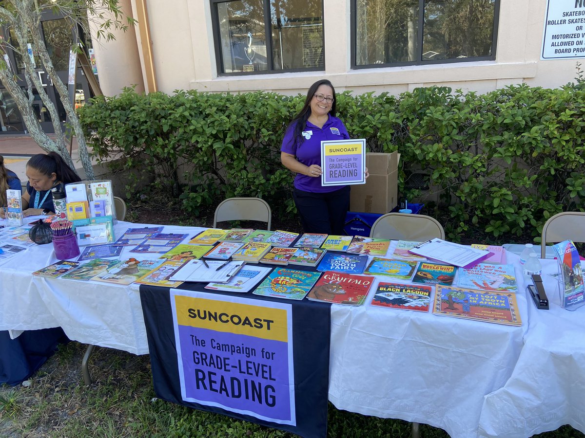mthorntontpf's tweet photo. We are ready to celebrate Hispanic Heritage at Ballard Elementary! Connecting with families until 5:00! Es hora de celebrar! @SuncoastCGLR @ThePattersonFdn @LeerPara3ro #GLReading https://t.co/RGvO4Kbjj7