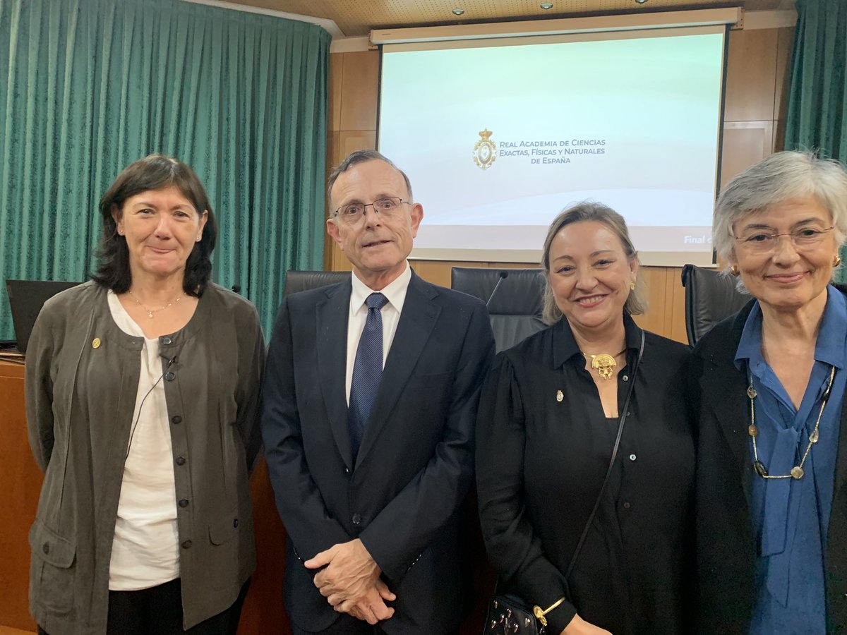 RACiencias's tweet photo. @SEBBM_es @LluisMontoliu Muchas gracias, Isabel, por esta interesante charla sobre las posibilidades de “reparar” el cerebro con células madre. Gracias por las esperanzas que transmitís los investigadores a la sociedad
📸 (izq.) Isabel Fariñas, Antonio Ferrer, Ángela Nieto e Isabel Varela https://t.co/eT7fVUwCBK