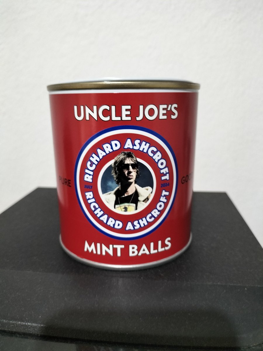 Jivl83's tweet photo. Una menta???  @richardashcroft https://t.co/CVWwdTOwGR