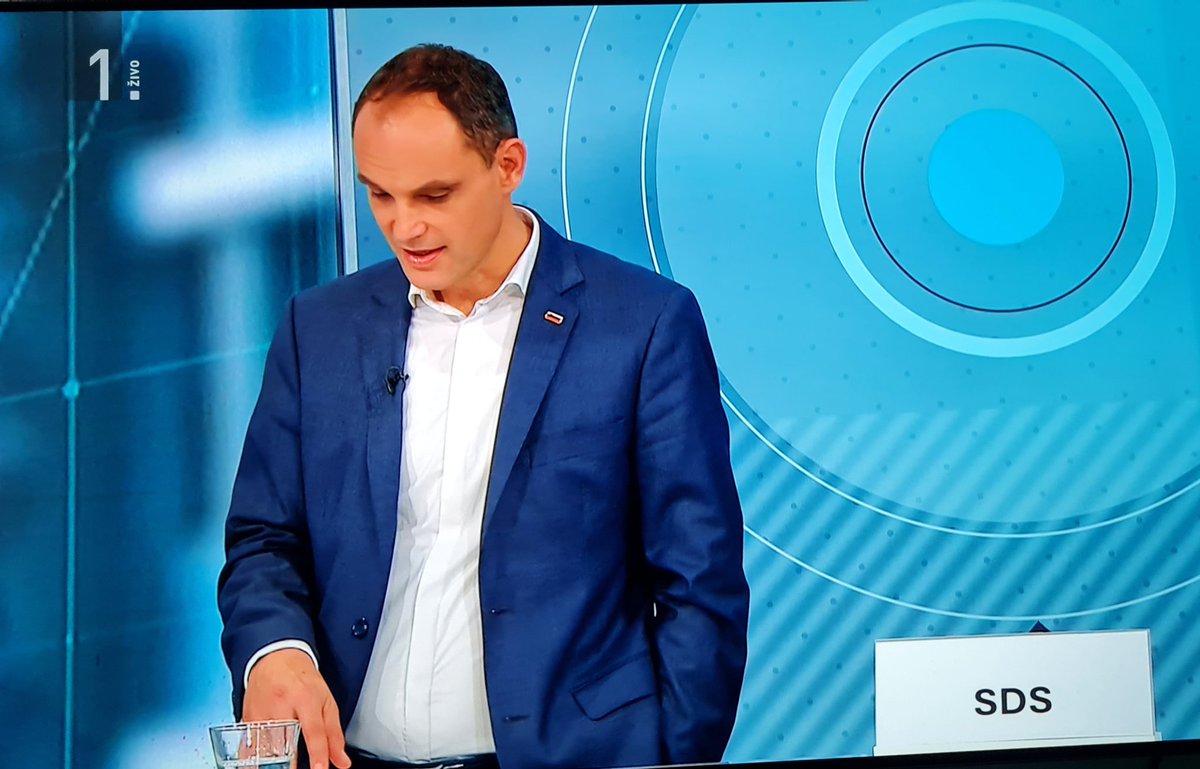 Boštjan Koražija (@bukeff) on Twitter photo Ja, Logar pa še vedno SDS vsepovsod s sabo vzame. 😎
Očitno je še zmeraj vse isto, kjer je Logar tam je SDS ali drugače, kjer je SDS tam je tudi Logar! #Tarča
P.S.: Ta kader je pa kamermanom na <a href="/RTV_Slovenija/">RTV Slovenija</a> zares vrhunsko uspel 👍 Ja, Logar pa še vedno SDS vsepovsod s sabo vzame. 😎
Očitno je še zmeraj vse isto, kjer je Logar tam je SDS ali drugače, kjer je SDS tam je tudi Logar! #Tarča
P.S.: Ta kader je pa kamermanom na <a href="/RTV_Slovenija/">RTV Slovenija</a> zares vrhunsko uspel 👍