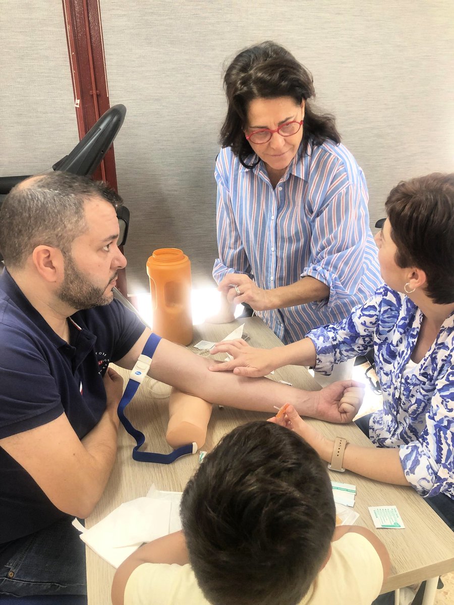 ASHECOVA's tweet photo. El pasado sábado 19 de octubre tuvo lugar en la sede de @ASHECOVA el taller de Autotratamiento de este año 2024
💉 https://t.co/wGJquOz9zb
#hemofilia #autotratamiento #ashecova #talleres #asociacion https://t.co/68FaKW3XSE