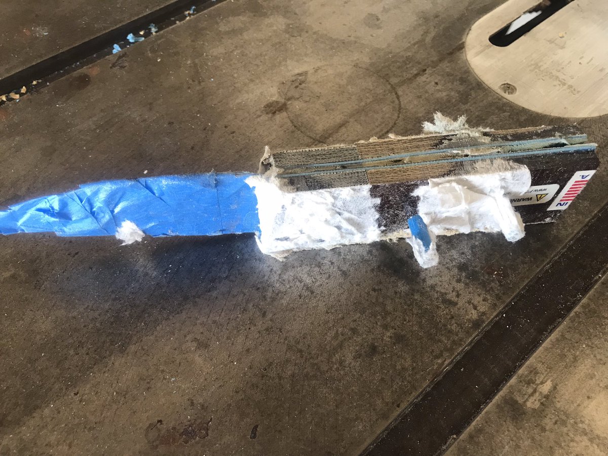 DaveToolsBlades's tweet image. Finishing a knife in the shop today.  It came a long way in a few hours. #knifemaker #shopproject