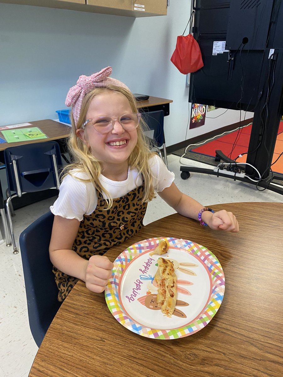 spedfrankflyers's tweet photo. Today we made Pizza Cupcakes & @n2yllc Cliff Diver Ocean Drink ππ» such a delicious snack! @KISD_Special_Ed @tdleeKleinISD @jenny_mcgown @HEB #KISDACCESS #SpecialEducation #ModelTeacher #KidsCooking #KISDPRSquad https://t.co/PvTpdNnQz3