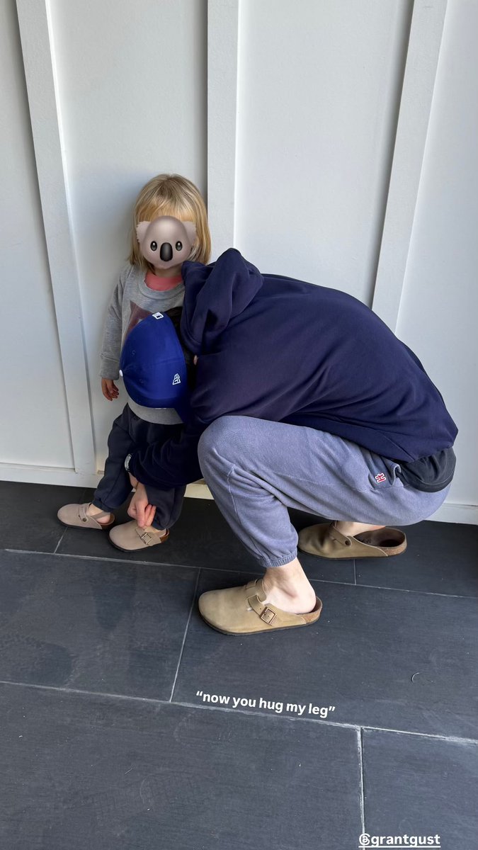 Sombra ...Ahora abrazas mi pierna
Grant junto a Juni 
Créditos de las fotos:
📷@lathoma3
#GGCDMX🇲🇽