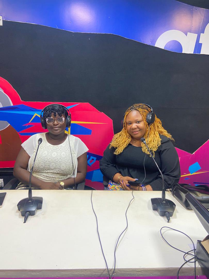 ChernorMomoh01's tweet photo. On this week AfriRadio's youth focus, Huldah Imah-Paul discussed her organization, #DefendYou , which supports orphans and underprivileged children. Samuella A-L Kargbo from #LeoneTecCollege spoke on their emphasis on skills and career-focused courses at LeoneTec. #SaloneX https://t.co/kYGHJozY19