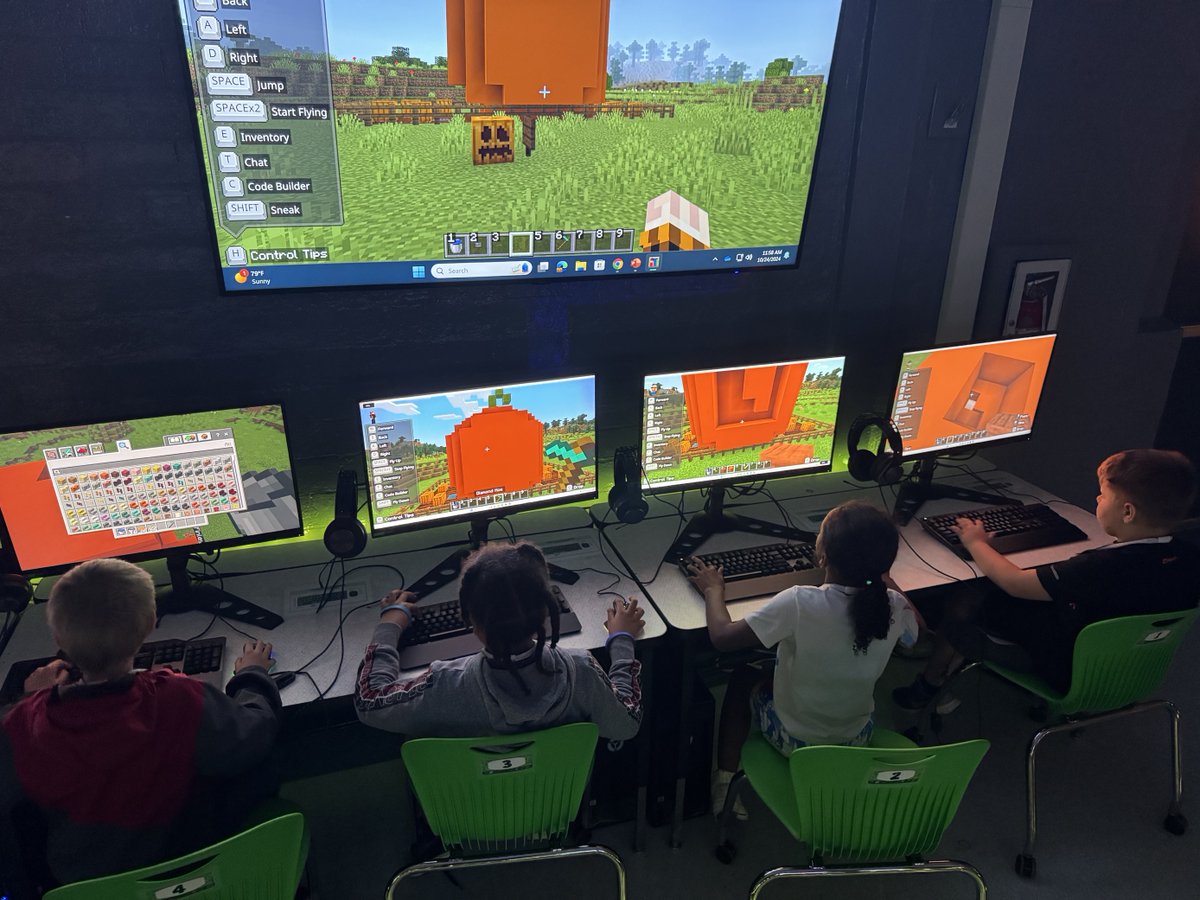 AllisonMcGrat13's tweet image. Providing students with opportunities they might not normally have access to is my favorite part about utilizing @PlayCraftLearn in our @DCPSMinecraft Lab 🧡

A student said today &quot;I&apos;ve never carved a pumpkin before&quot; while carving a pumpkin in #MinecraftEdu
🎃🎃🎃
