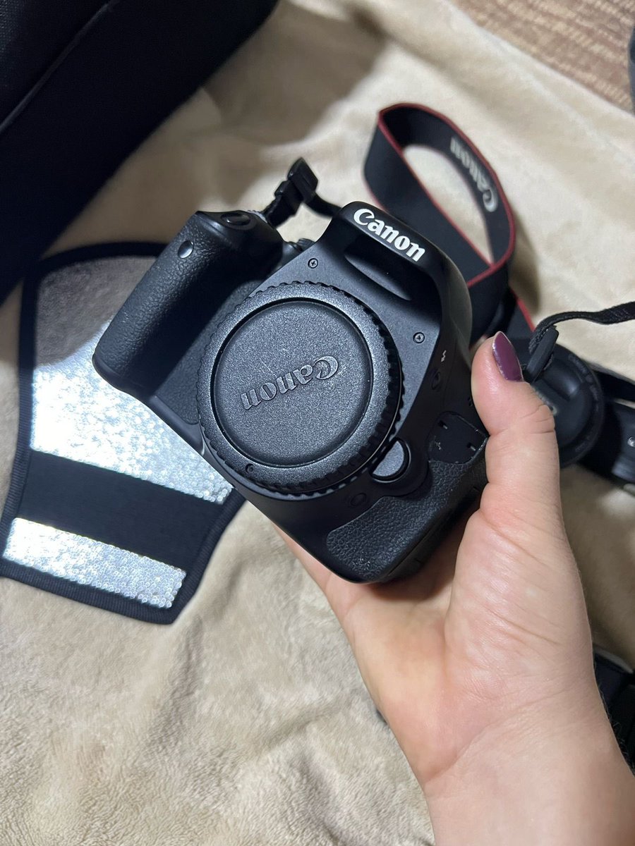bursin_always's tweet photo. tô vendendo um kit de fotografia profissional. Trabalhava com ensaios fotográficos mas agora tô sem tempo real pra continuar 😒 alguém tem interesse? https://t.co/fwJIAD71iD