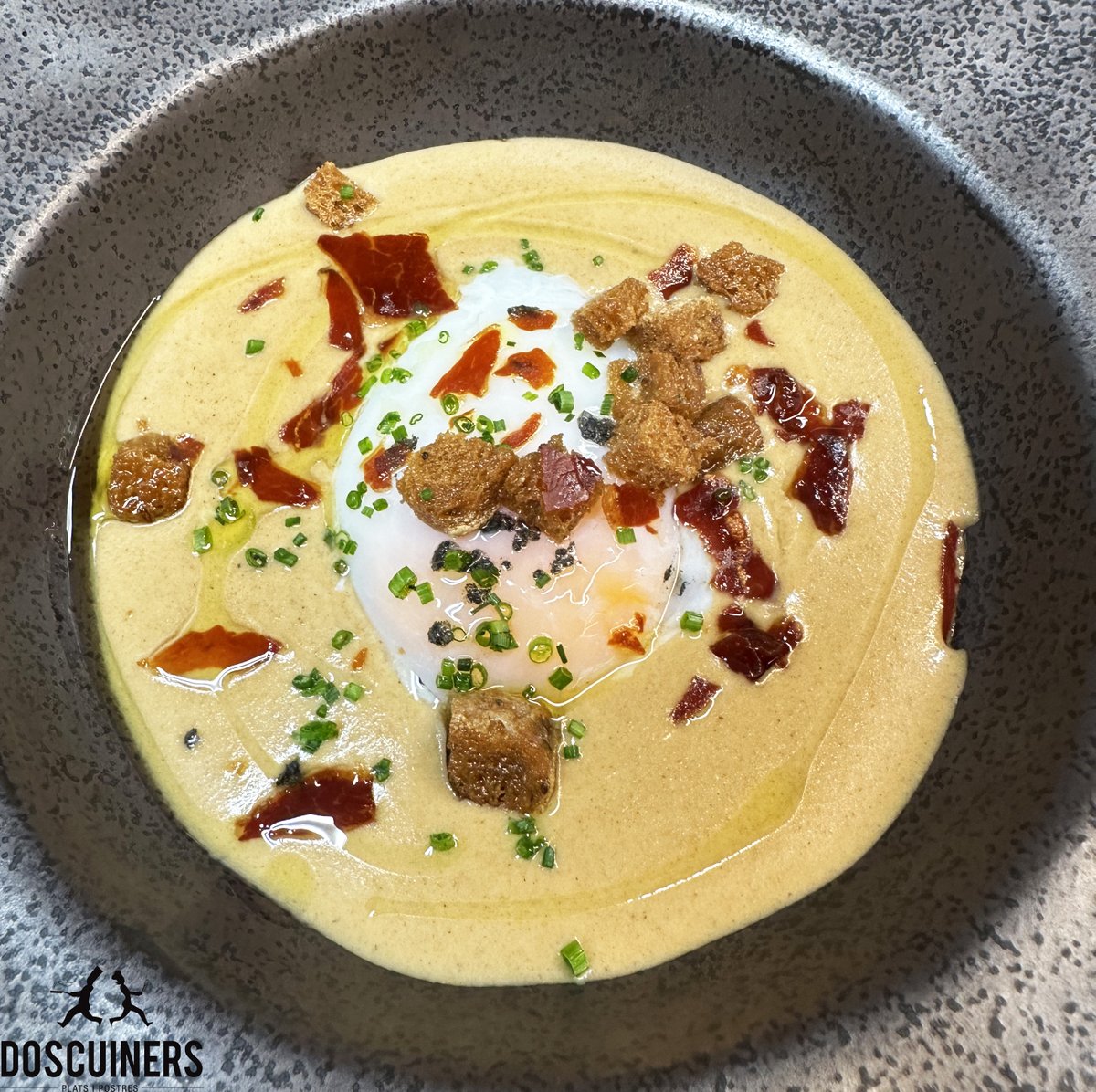 DosCuiners's tweet photo. 😋DONEM UNA VOLTA😜
Ou a 64ºC amb puré de rovellons,cruixent de pernil i crostonets🐣🍄
📌https://t.co/F71p02NUm0
#DosCuiners #Maresme #Mataró #Barcelona #gastronomia #Gourmet #foods #foodlovers #tapas #bcndelicatessen #comidasana #healthyfood #delicious #gourmetexperience #setas https://t.co/UqRNWBqc0X