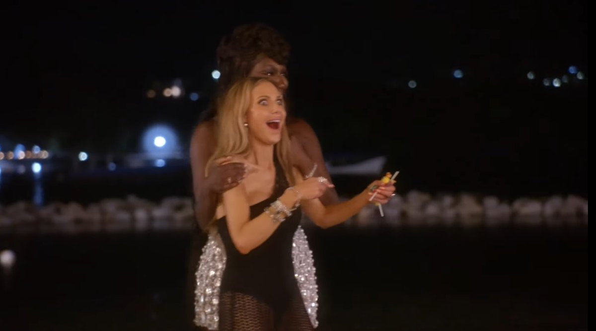 sarahhm96's tweet photo. oh my girls are so back!!!! @erikajayne @doritkemsley1 #RHOBH https://t.co/US2z0sYBZw