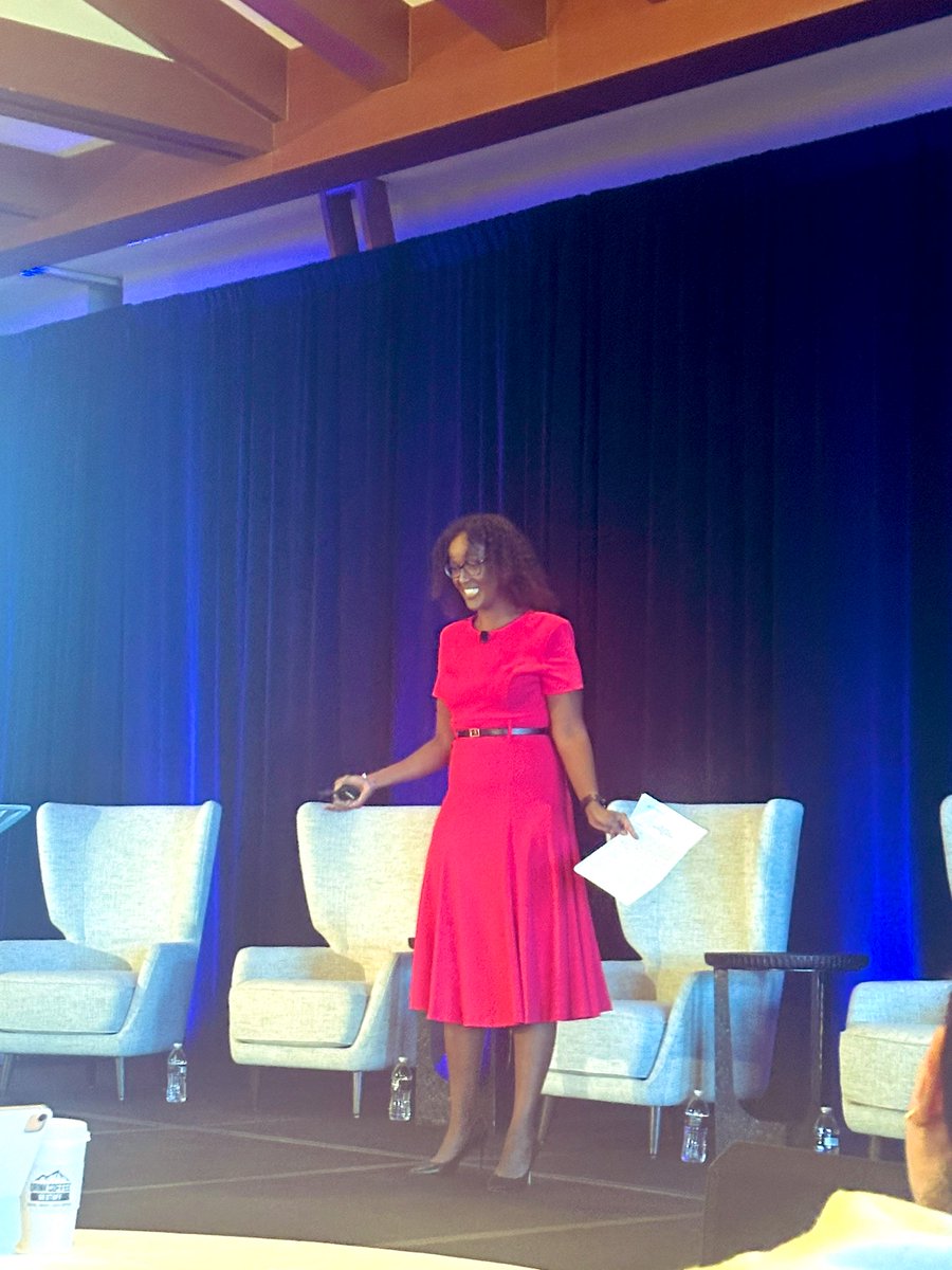 CaThompsonMD's tweet image. “LISTEN TO WOMEN”.
Phenomenal, touching, inspiring talk on maternal mortality and morbidity in BiPOC women. So proud of my friend @RahmaWarsameMD @MayoGRIT @GallodeMoraesMD
#mayogrit