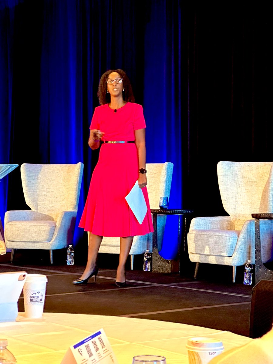 CaThompsonMD's tweet image. “LISTEN TO WOMEN”.
Phenomenal, touching, inspiring talk on maternal mortality and morbidity in BiPOC women. So proud of my friend @RahmaWarsameMD @MayoGRIT @GallodeMoraesMD
#mayogrit
