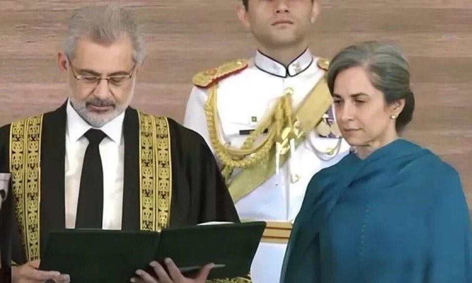 ImranARaja1's tweet photo. وہ تمام لوگ جن کی تحقیر، تذلیل، اذیت، تشدد میں آپ شامل تھے،
وہ تمام خاندان جن کے بچے آپکی وجہ سے زندانوں میں ہیں،
وہ تمام فیملیز جن کی خواتین کے ساتھ آپ نے بدتہذیبی کی یا آپ کی وجہ سے ان کے ساتھ دست درازی ہوئی
ان سب کی طرف سے
آپ اور آپ کی آل اولاد پر لعنت
۔
“دفعہ ہوا مردود جہنمی” https://t.co/nvoU7BmBQ8