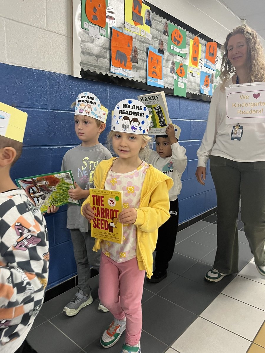 MsPetrullo's tweet photo. ✨Kindergarten reading parade!!! Way to go readers✨📚 @MsWay11 @MendozaReading @WestSchoolLBNY https://t.co/XqlBgKU9xl