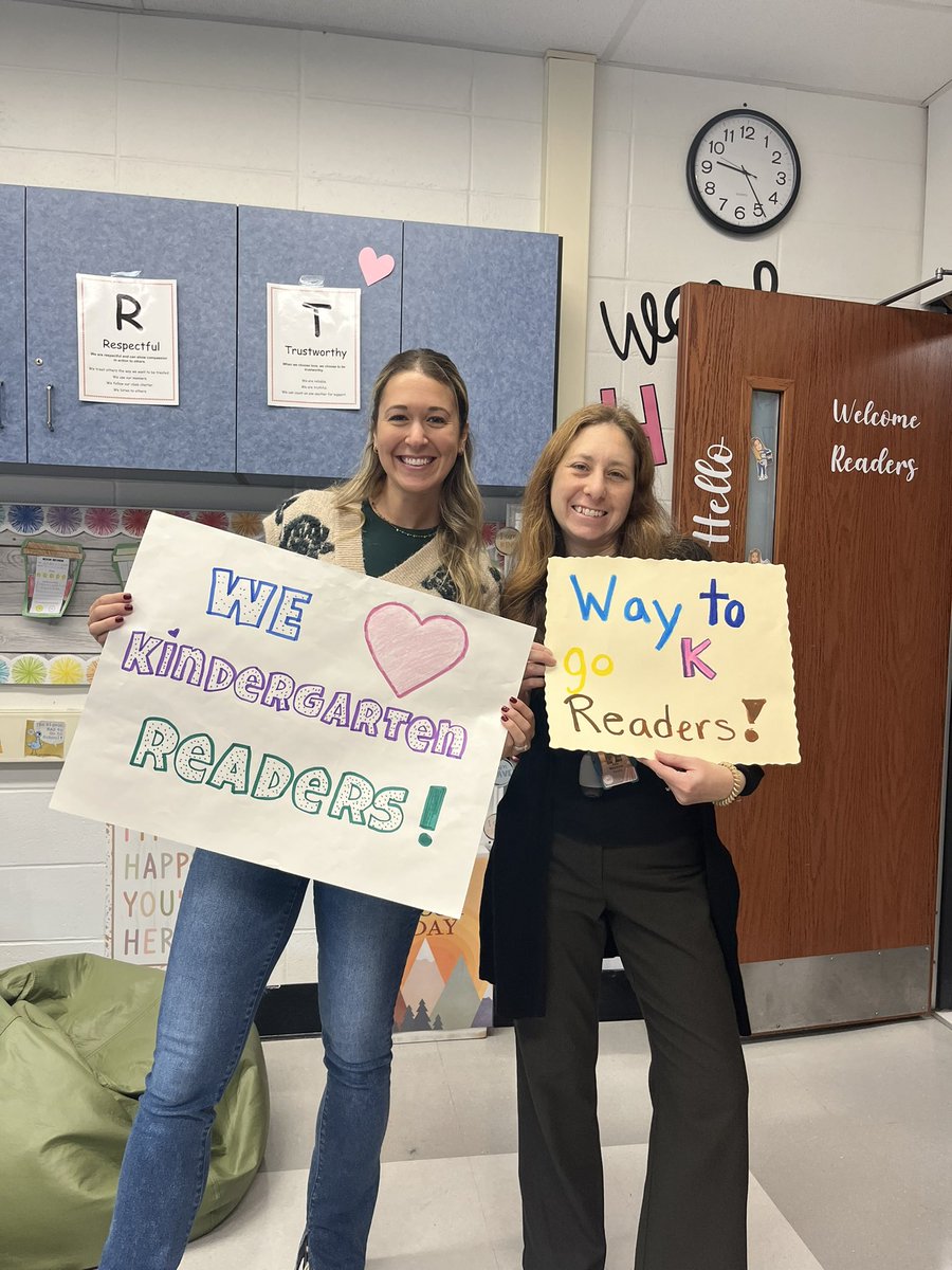 MsPetrullo's tweet photo. ✨Kindergarten reading parade!!! Way to go readers✨📚 @MsWay11 @MendozaReading @WestSchoolLBNY https://t.co/XqlBgKU9xl