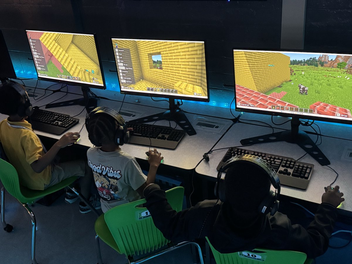 DCPSMinecraft's tweet image. Utilizing game-based learning allows students to show their expertise and collaborate without the pressure of the classroom 👭🤝
#MinecraftEdu