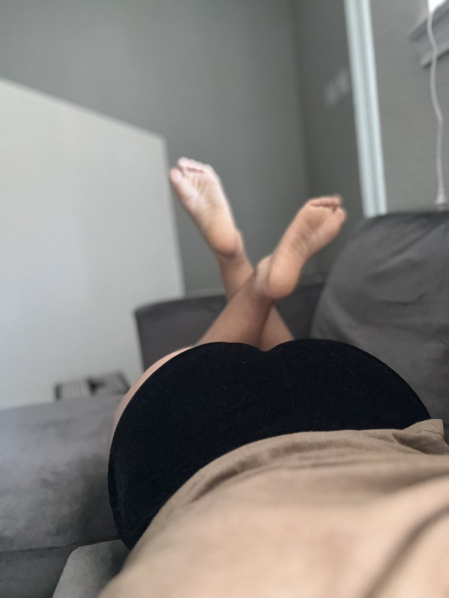 do you like my soles?

#feetpics
#soles
#cutefeet
#sexyfeet
#feetpic