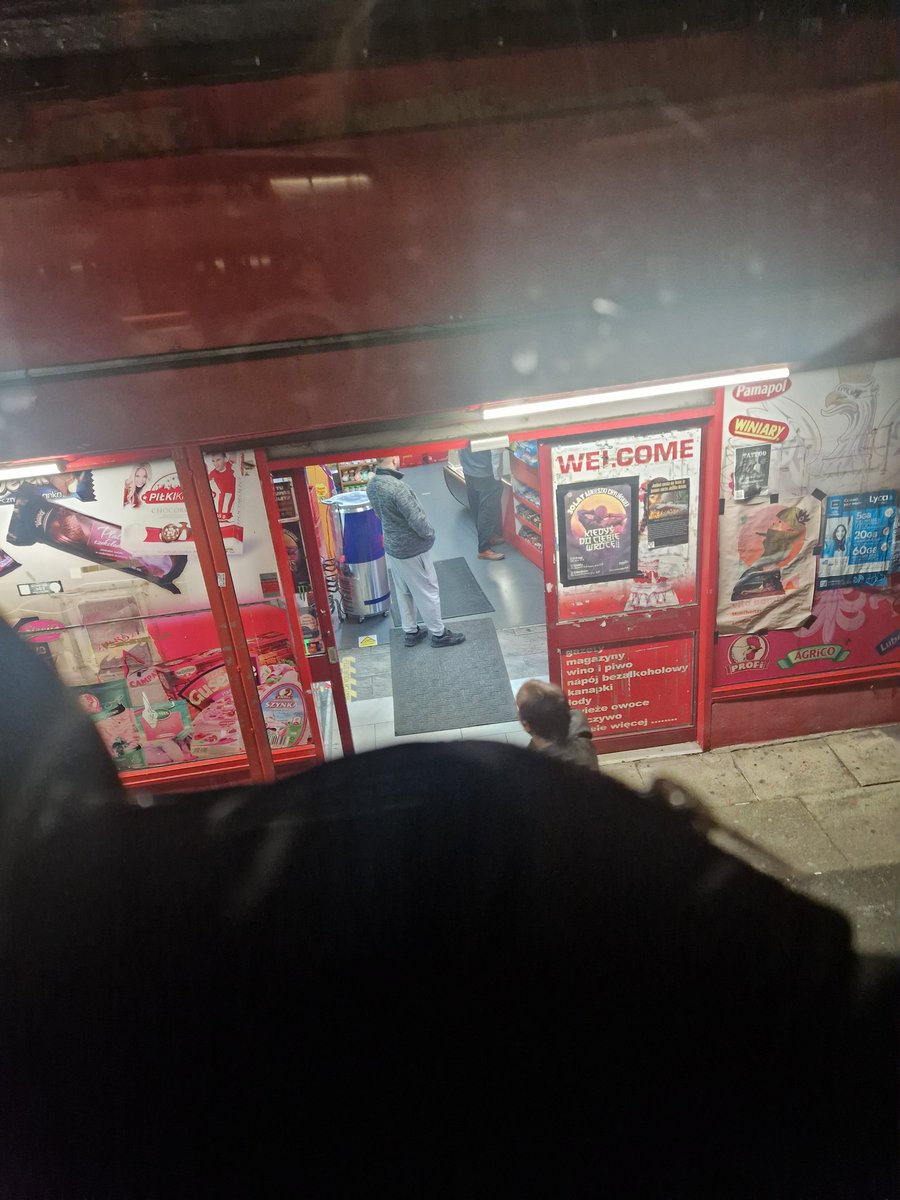 kadee_kat's tweet photo. @BeeNetwork On the 100 from Trafford Centre to shudhill, bus left Trafford Centre around 7:35-7:40. The bus driver stopped the bus outside of the Polmart in Eccles, turned the bus off and ran inside to speak to someone behind the counter. It was very strange. Bus number 16836. https://t.co/XvIFMoQ8BR