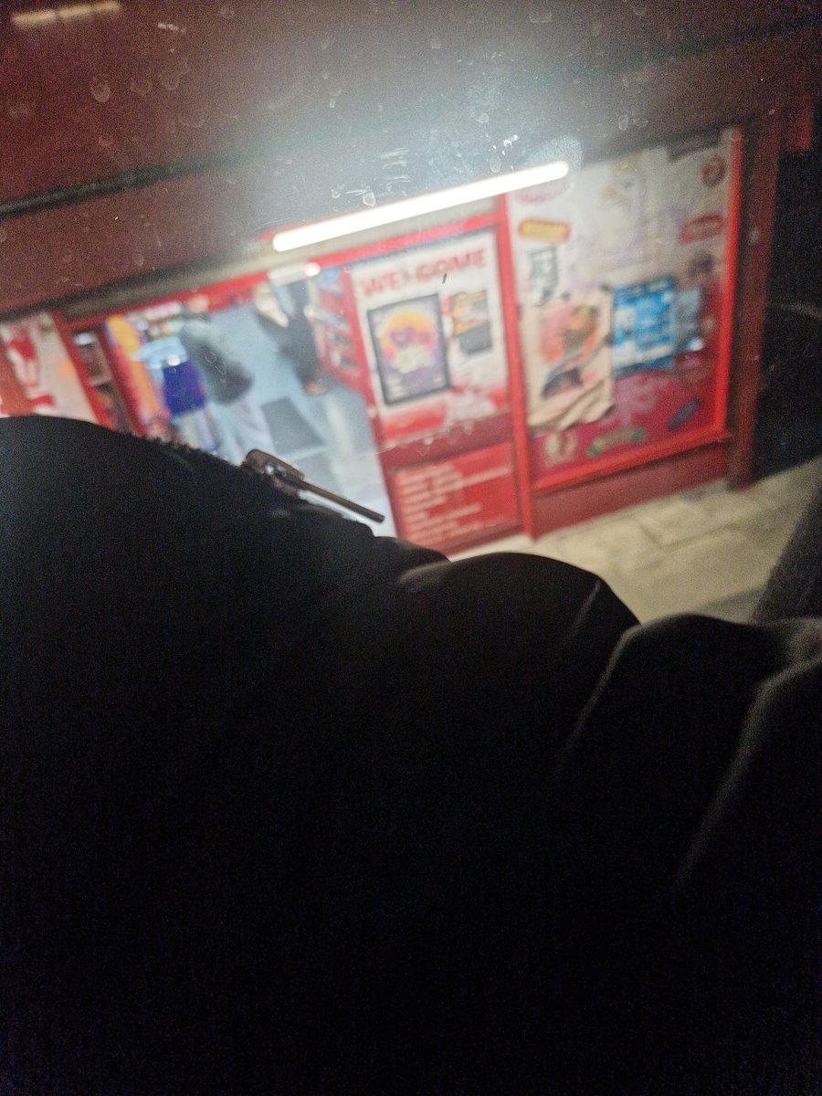 kadee_kat's tweet photo. @BeeNetwork On the 100 from Trafford Centre to shudhill, bus left Trafford Centre around 7:35-7:40. The bus driver stopped the bus outside of the Polmart in Eccles, turned the bus off and ran inside to speak to someone behind the counter. It was very strange. Bus number 16836. https://t.co/XvIFMoQ8BR
