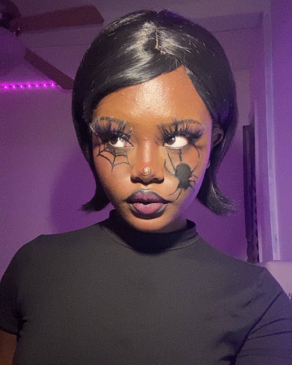 instagram's tweet photo. Fun, classic, sweet or scary — what’s your Halloween vibe? 💜🕷️🍭🦴
 @jaen2de

https://t.co/QW0qFJ9iWk https://t.co/yW9O72ZOeg