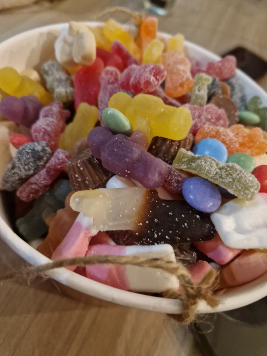 PhoenixMaghull's tweet image. The @LEPMHS students are enjoying their candy salad. 🍬🍬
Hope they sleep 🙈🙈