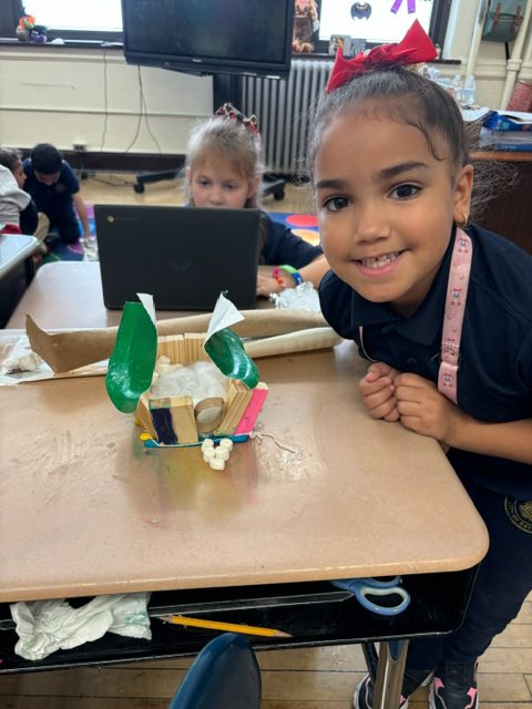 RobinsonSchool3's tweet photo. Gr. 2 students in Ms. Bodayle’s class created STEM projects including pens, beds, and a whole lot more for their recently hatched chicks. @BPSEarlyChildhd @BayonneBOE https://t.co/fLR15Jnhqt