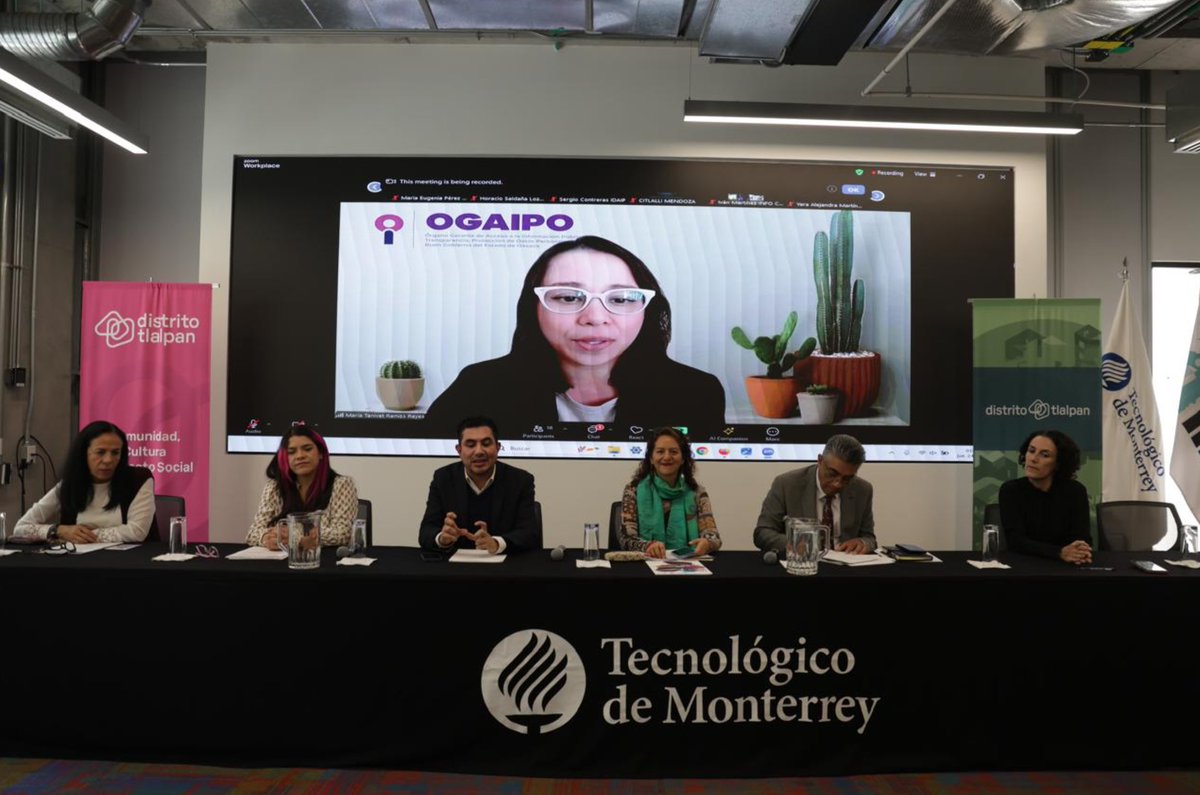 <a href="/distritotlalpan/">Distrito Tlalpan</a> <a href="/Tec_CCM/">Tec Ciudad de México</a> <a href="/COPRED_CDMX/">COPRED CDMX</a> @URCastellanos_ La Comisionada del <a href="/OGAIP_Oaxaca/">OGAIP Oaxaca 🇲🇽</a> y Secretaria de la <a href="/sntgobabierto/">Comisión de Estado Abierto SNT</a> @tanivetreyes, reconoció el trabajo de la Comisionada <a href="/MaricarmenNava/">María del Carmen Nava Polina</a>, así como de los equipos participantes quienes le dieron un sentido a los #datosabiertos que hay respecto de este tema.