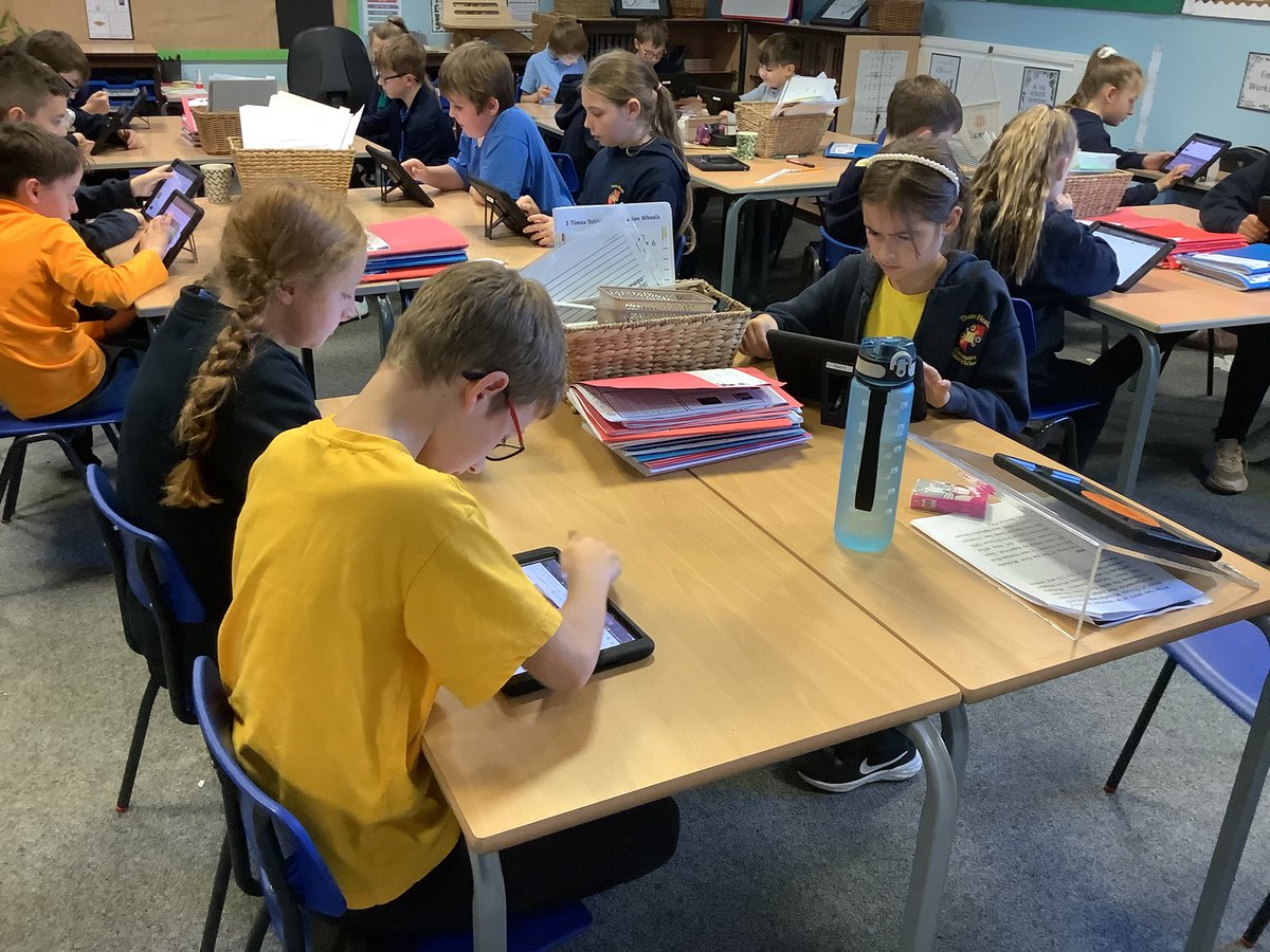 MrsKY_Thatto's tweet photo. The children have been working in groups to create fantastic presentations about the Anglo-Saxons #ThattoPrim_computing #ThattoPrim_history https://t.co/VeGI1j4Omt
