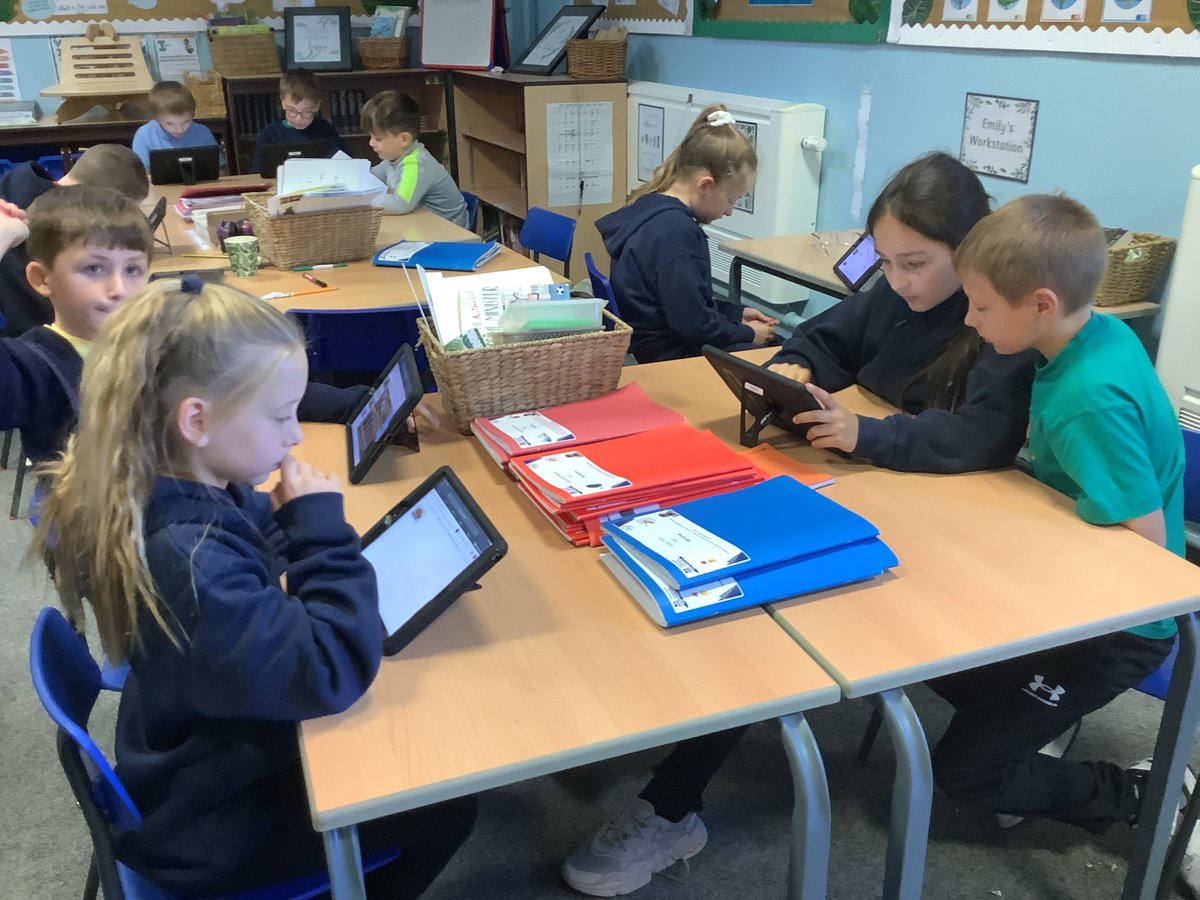 MrsKY_Thatto's tweet photo. The children have been working in groups to create fantastic presentations about the Anglo-Saxons #ThattoPrim_computing #ThattoPrim_history https://t.co/VeGI1j4Omt