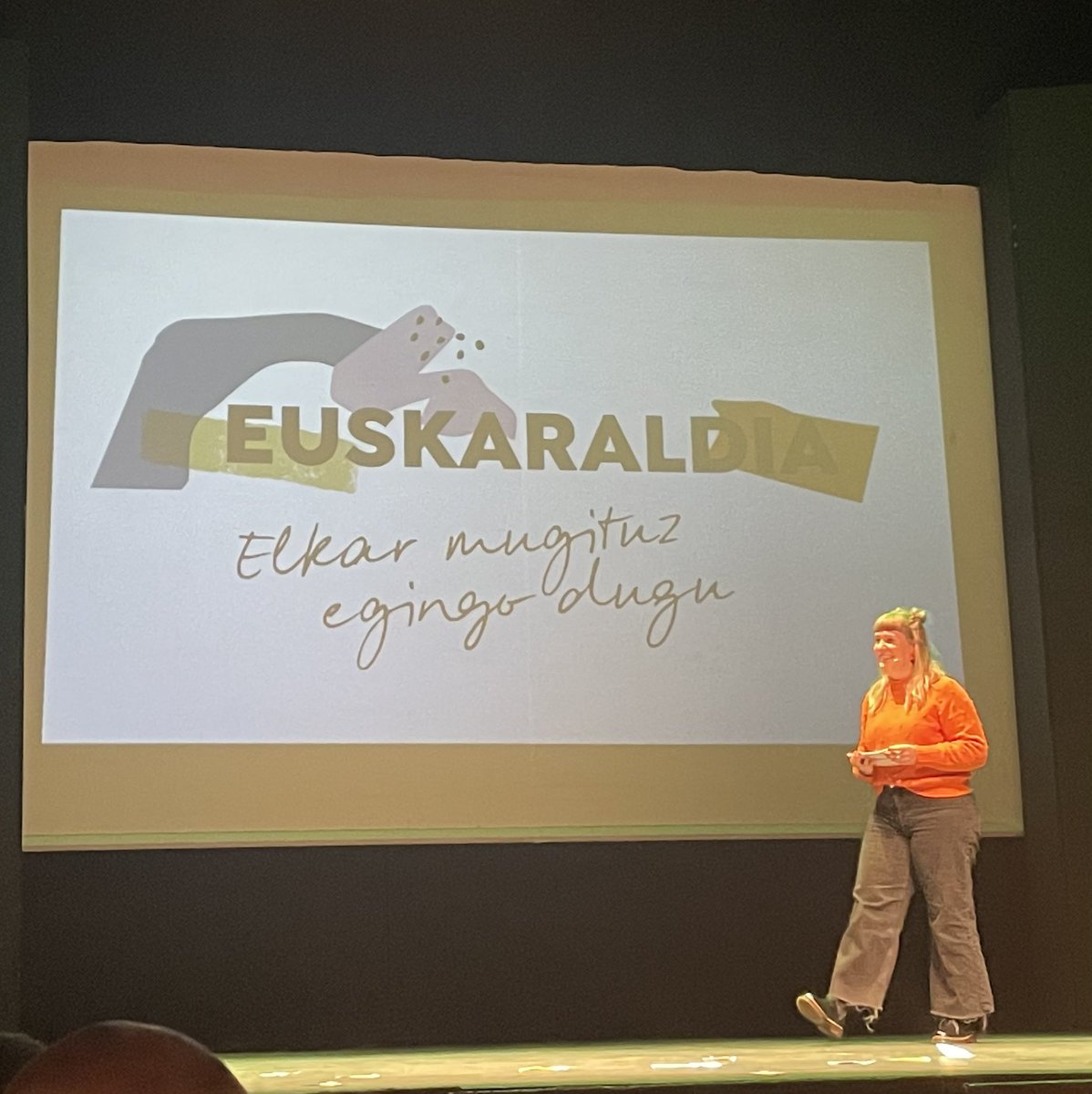 aneelordi's tweet photo. Elkar mugituz egingo dugu laugarren #Euskaraldia!
Dakigunok gehiago erabiltzeko sasoia, ikasten ari direnak engaiatzeko garaia eta ez dakitenek interesa agertzekoa; maiatzaren 15etik 25era!
Gu prest, zuek? https://t.co/odiXQFlesU