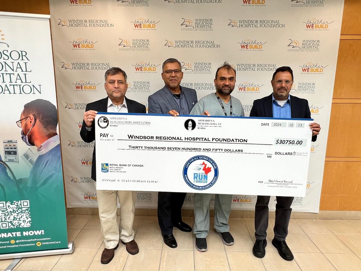 AnsarullahCA's tweet photo. “Ahmadiyya Muslim Elder Association worked tirelessly to bring together the community, as they united for their most successful run to date,” - Ashley Weeres, Int. Executive Director.
Run for Windsor Cheque presentation Ceremony. $30,750 raised for @WRHospital   #MercyforHumanity https://t.co/GE7at6rcj2