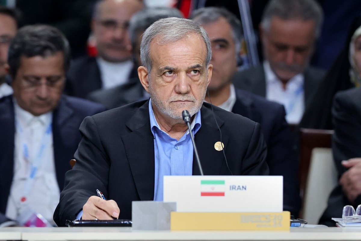 3Sevver's tweet photo. Foundations of unilateralism crumbling’
~ 
🔻 Pres. Pezeshkian at #BRICS Plus summit: ‘

Tehran, IRNA – Iranian President Masoud Pezeshkian has said that the foundations of unilateralism and the balance created by unipolarity in the world are crumbling.
#Iran https://t.co/WqZR3bLBRG