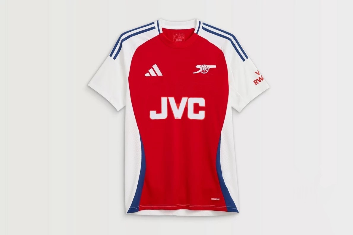 The_Arsenal_'s tweet image. 🚨GIVEAWAY!🚨

We have 3 of these beautiful concept home shirts up for grabs! 👀 

To be in with a chance, all you have to do is:

✅FOLLOW
✅LIKE
✅REPOST
✅COMMENT WITH FAVOURITE EVER ARSENAL SHIRT SPONSOR

Closes 8:30pm Thursday October 31.

🤞