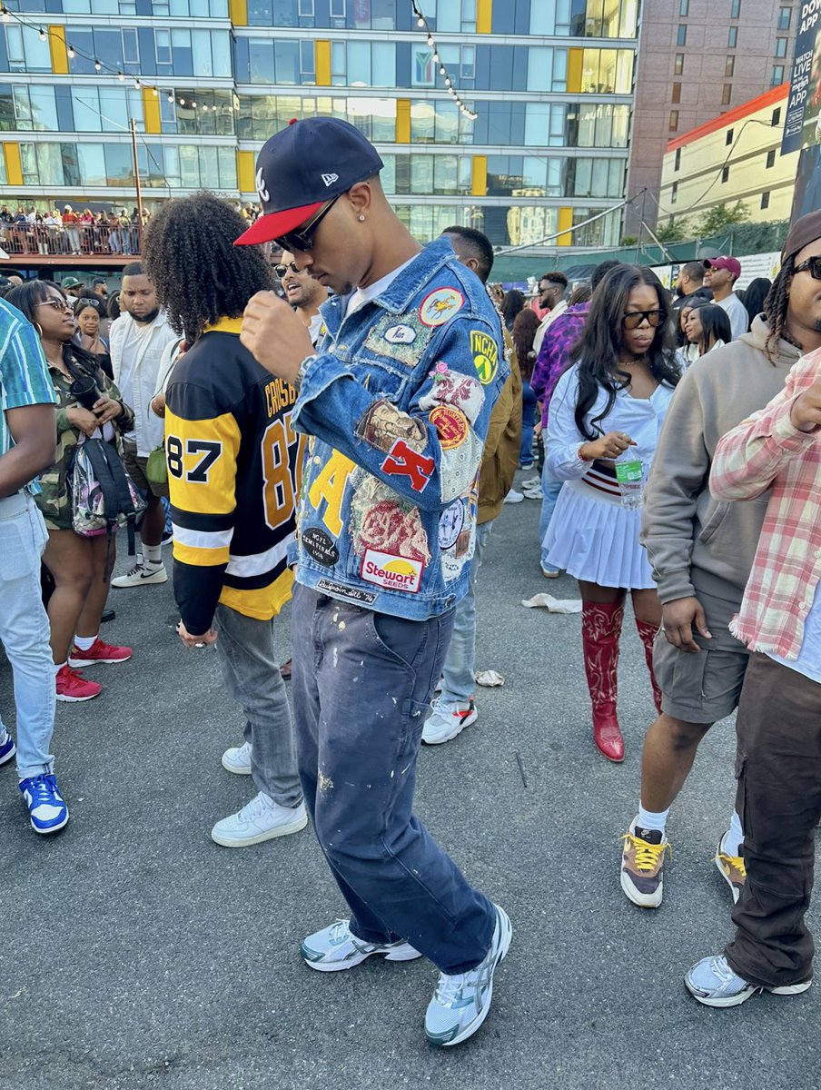 ACVZN's tweet photo. This ain’t just a jacket this a Statement Piece!! https://t.co/Rmz898gJPT