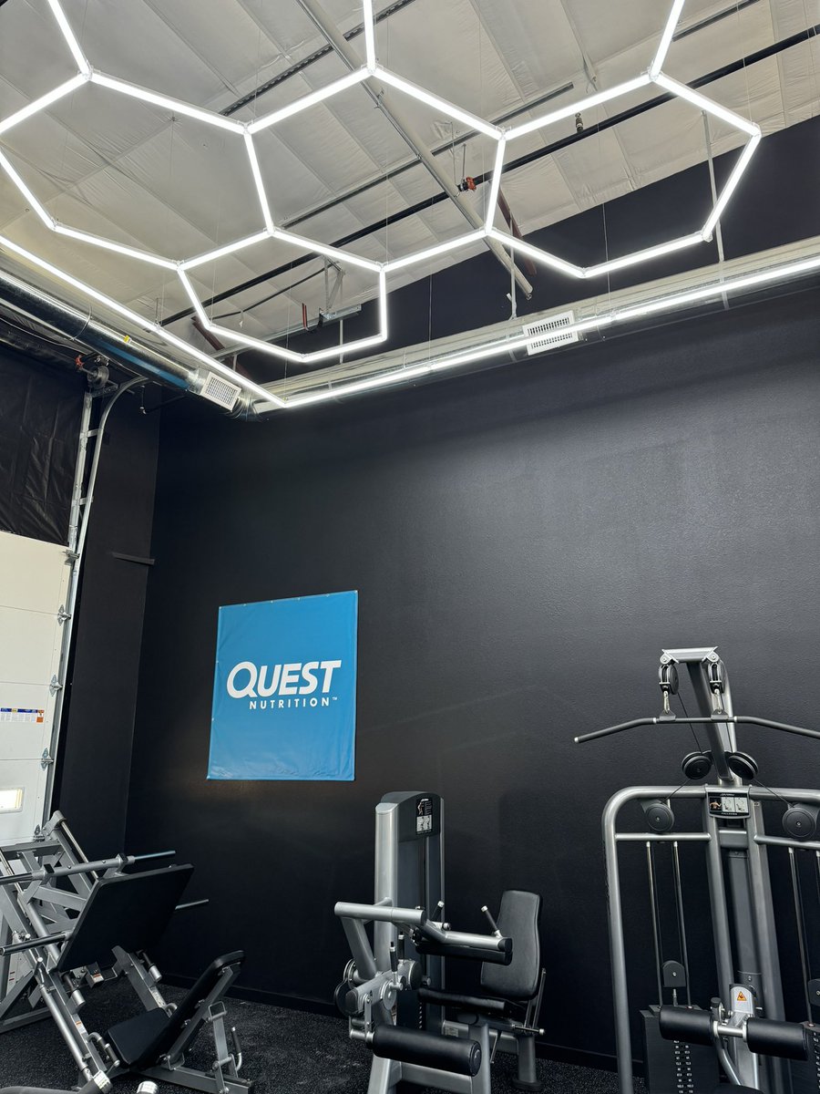 LVNDMARK tweet media