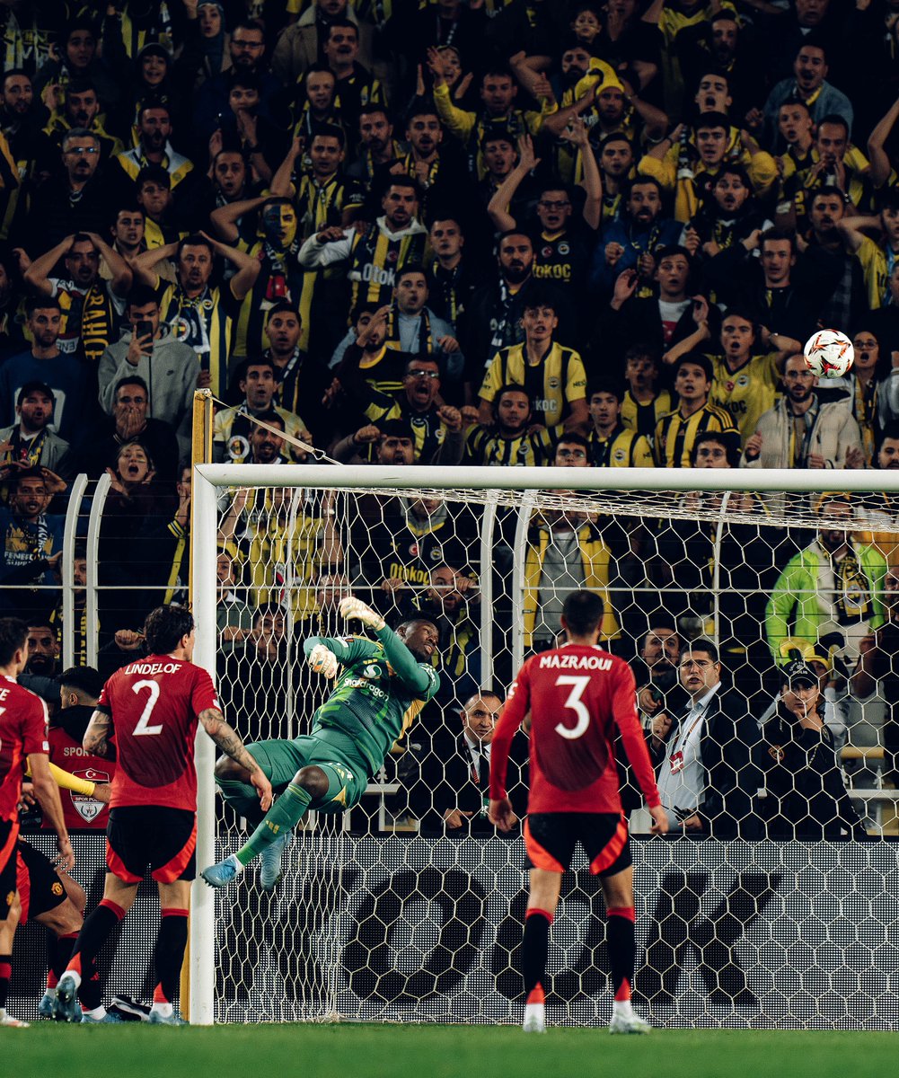 TrollFootball's tweet photo. Turkish people watching Turkish Lira go down to dollar https://t.co/jGCYZyzYY3