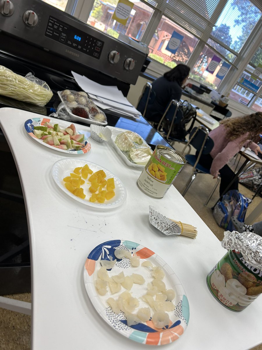 lexcscte's tweet photo. Foods 1 tasting exotic fruits!  #jackfruit #longan #papaya #expandyourpalatte #cteworks #wintheday #thriveinthehive @lizcross87 @LCSJackets @JacketsLSHS @JermaineLPorter @NCFCSEd https://t.co/XUDD17i0SQ