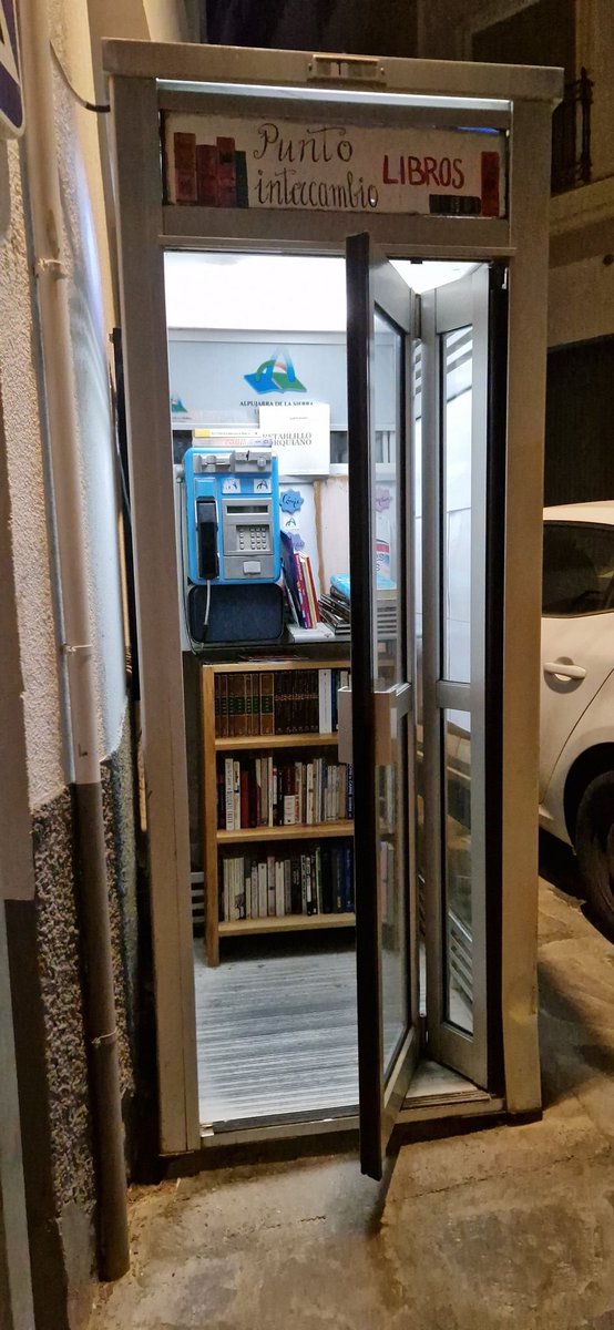 Alucina!! Uso cultural de antiguas cabinas telefónicas en #Mecina #Bombaron #Alpujarra
