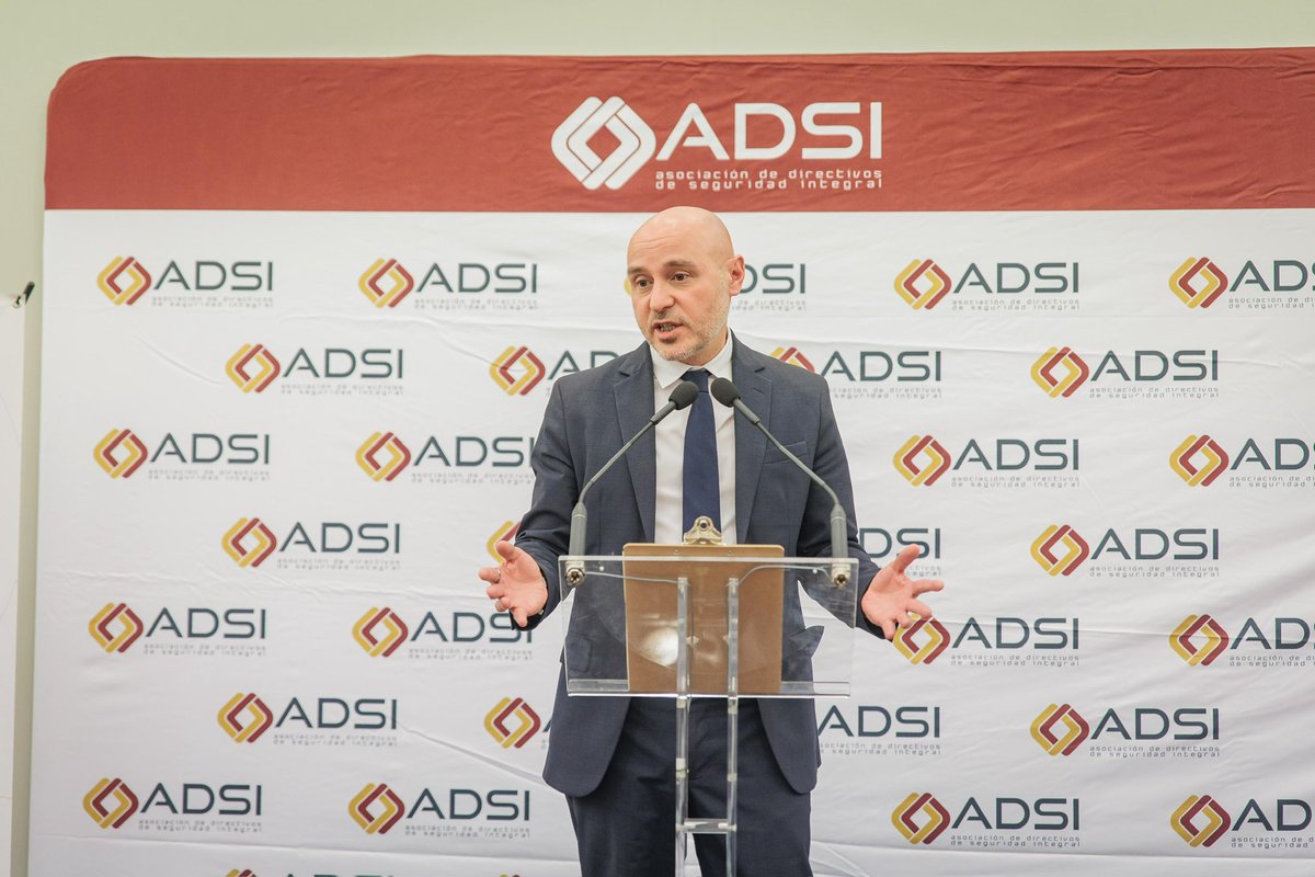 carlosprietogo's tweet photo. La #SeguridadPrivada junto con la seguridad pública y los cuerpos de seguridad del Estado ejercen un papel fundamental en la protección de nuestra ciudadanía.

Mi especial enhorabuena a los premiados y premiadas por @ADSI_ES por vuestra valiosa contribución. https://t.co/1nwmCqt4od