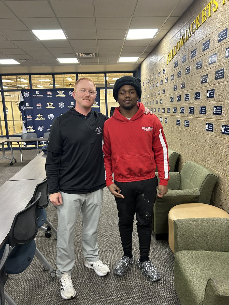 Great visit today from <a href="/Coach_Tuley/">Ryan Tuley</a> 🤞🏾🖤 coaches I am open for recruitment hit my dm’s to talk. Looking forward to the future and what’s in store for me🙏🏾