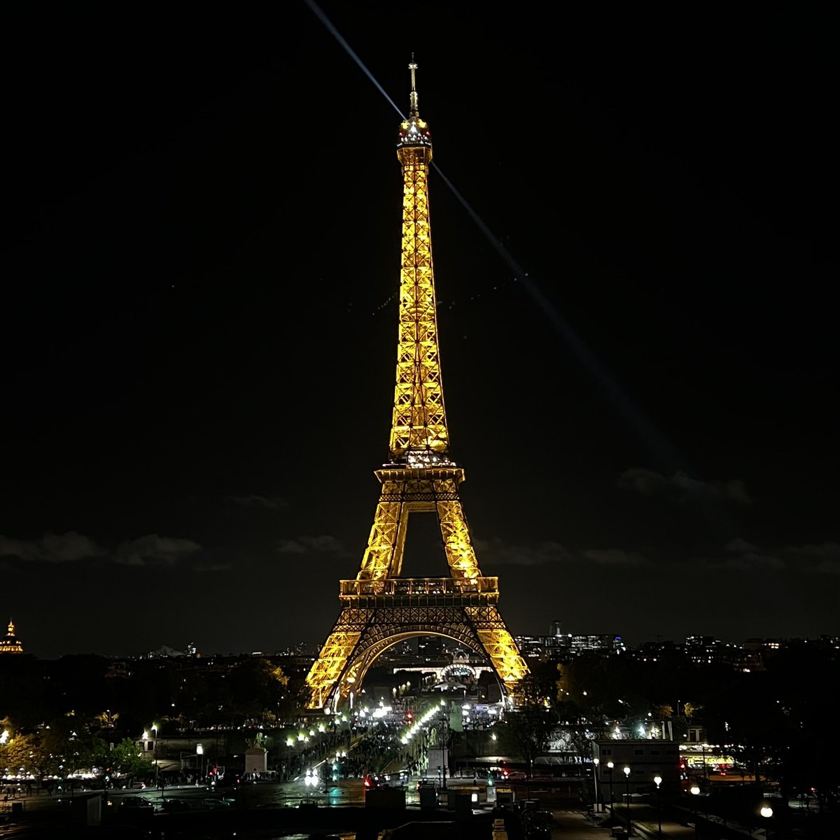 legorreta_7's tweet photo. Pellízquenme porque aun no puedo creer que cumplí mi sueño de conocer Paris y su hermosa Torre Eiffel✨ https://t.co/d32WCp6N7C