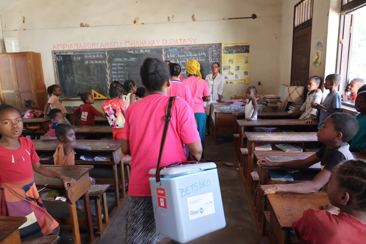 Grâce à un engagement soutenu à tous les niveaux, 6 campagnes de vaccination réussies de mai 2023 à ce jour, ont permis de vacciner💉 plus de 5 millions d'enfants👶 dans tout le pays.
 
💪Continuons à travailler ensemble pour un avenir sans polio!