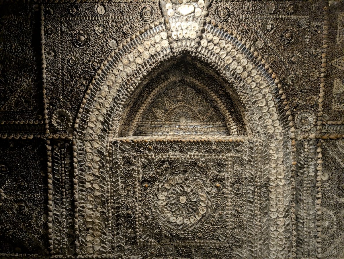 MeikeSchepers's tweet photo. Totally blown away by this shell grotto in #Margate😁
Discovered in 1835.....goodness knows when it was created, or how long it took🤷🏻♀️
#ShellGrotto https://t.co/3iE1pSaS8E