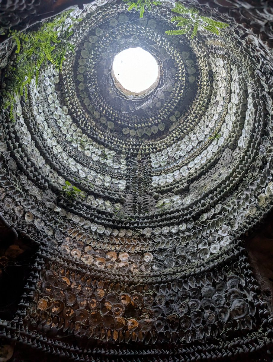 MeikeSchepers's tweet photo. Totally blown away by this shell grotto in #Margate😁
Discovered in 1835.....goodness knows when it was created, or how long it took🤷🏻♀️
#ShellGrotto https://t.co/3iE1pSaS8E