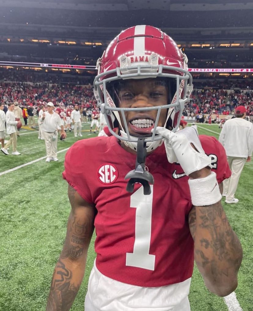 Blessed to receive and offer from the University of Alabama 🐘 #roletide🐘
<a href="/CoachJoshMack/">Josh McFather</a> <a href="/BryanEllisUA/">Bryan Ellis</a> <a href="/jglenn4242/">Coach James Glenn</a>