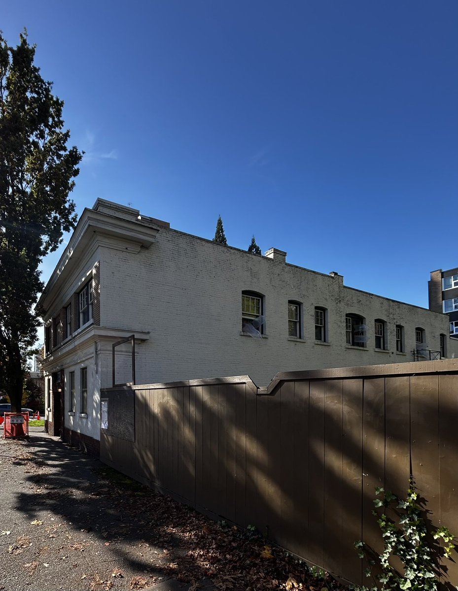 elementalasbest's tweet photo. We have been working on this apartment building for a few weeks now. We are removing asbestos containing plaster, sheet vinyl flooring, and a variety of other containing items for the purpose of demolition.

https://t.co/HNoqhki3lL https://t.co/wM8zTehc4N