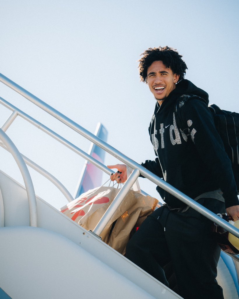 sixers's tweet image. rookie duty. 🫡

cc: @ChickfilA